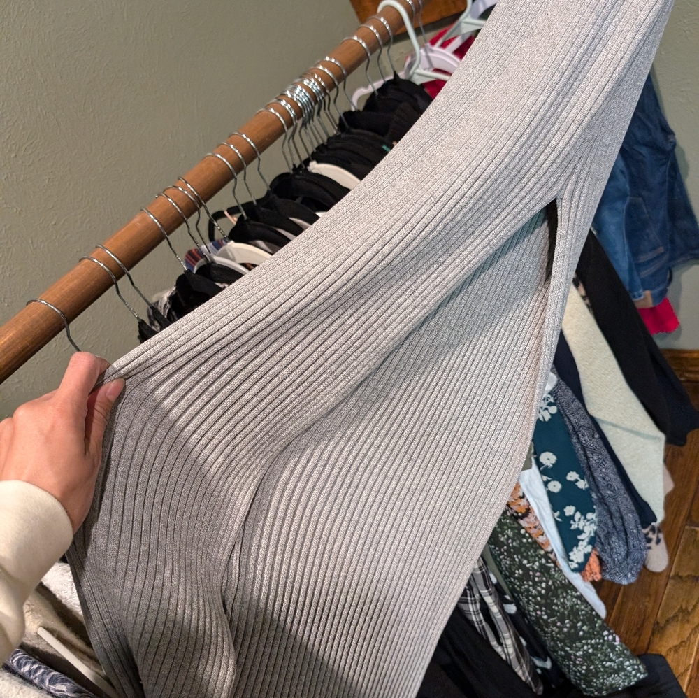 Gray Ribbed Midi Dress - Picture 3 of 4